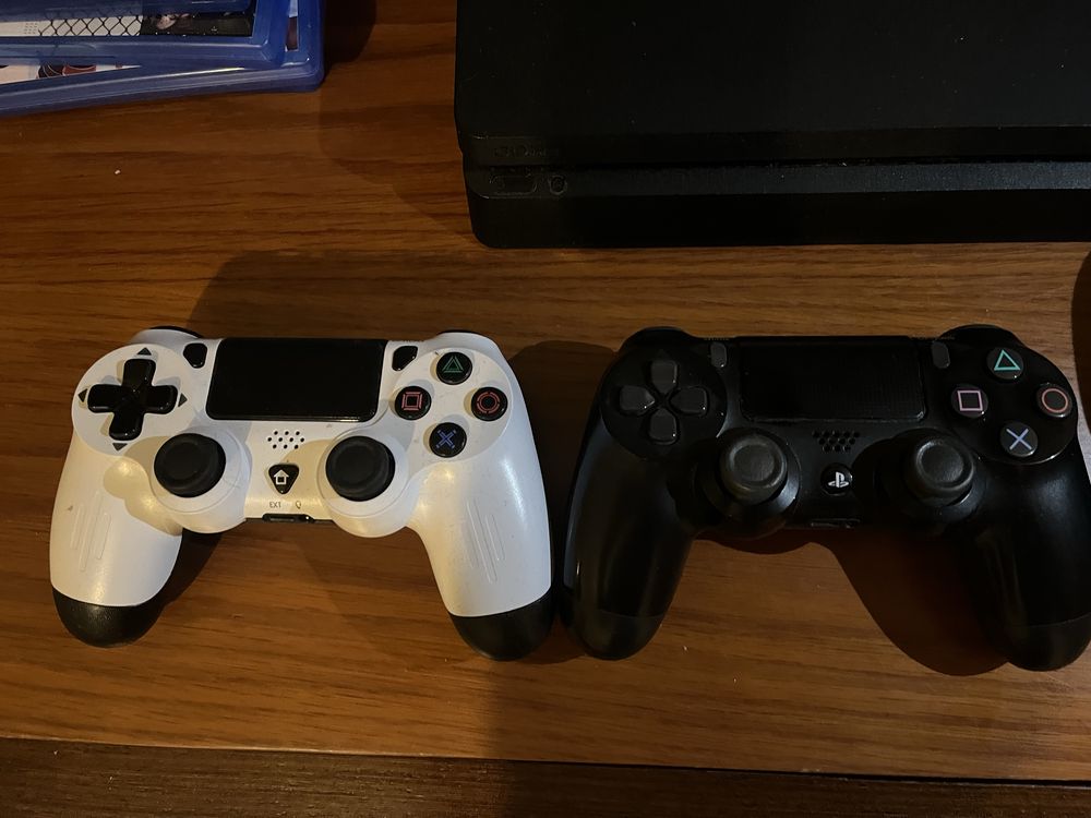 PS4 Slim com 2 comandos, 9 jogos e fone – Pronto para jogar!