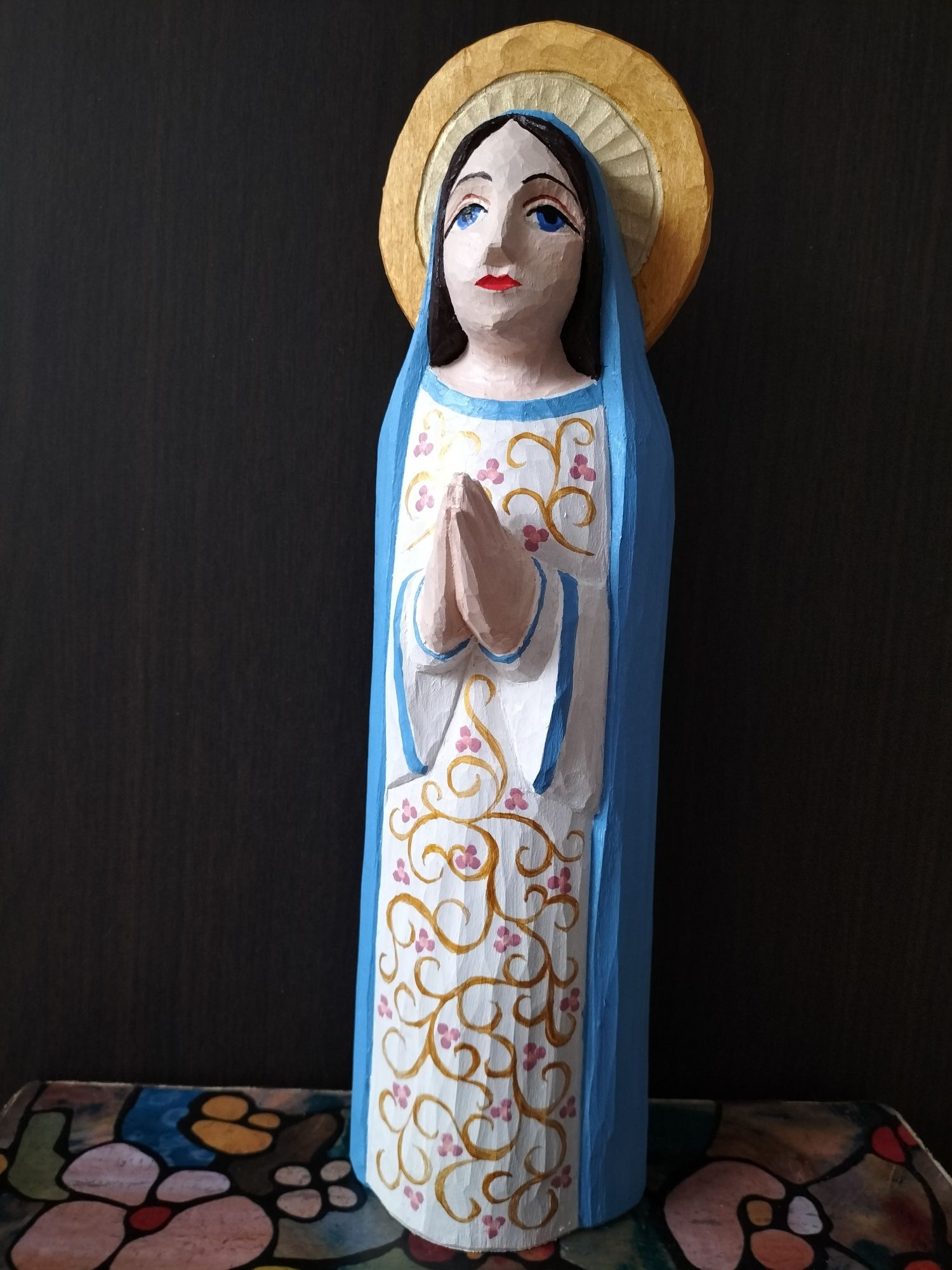 Matka Boska -  rzeźba w drewnie