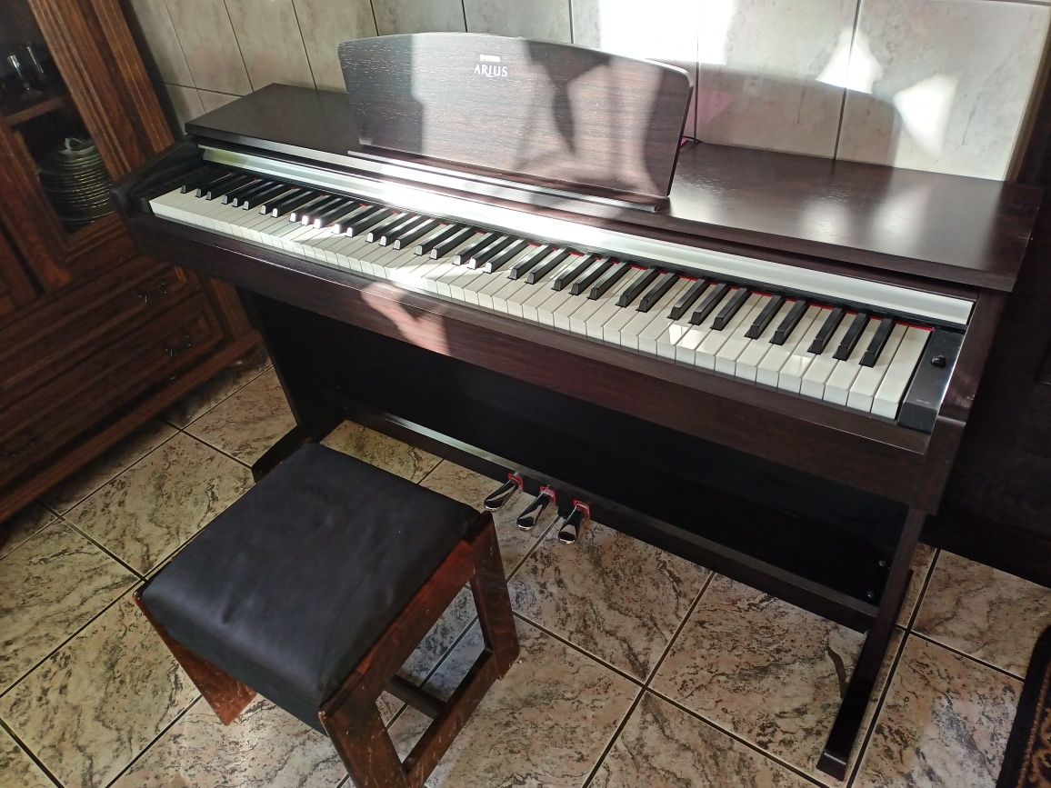 Pianino YAMAHA YDP-135R