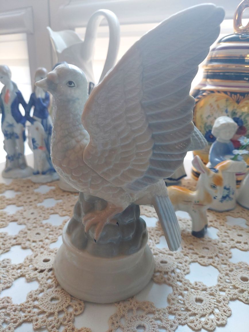 Gołąb,  porcelanowa figurka