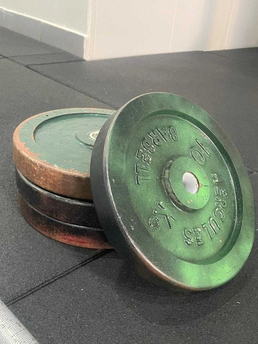 Anilhas de 5kg e 10kg + 3 barras de 1,40 m