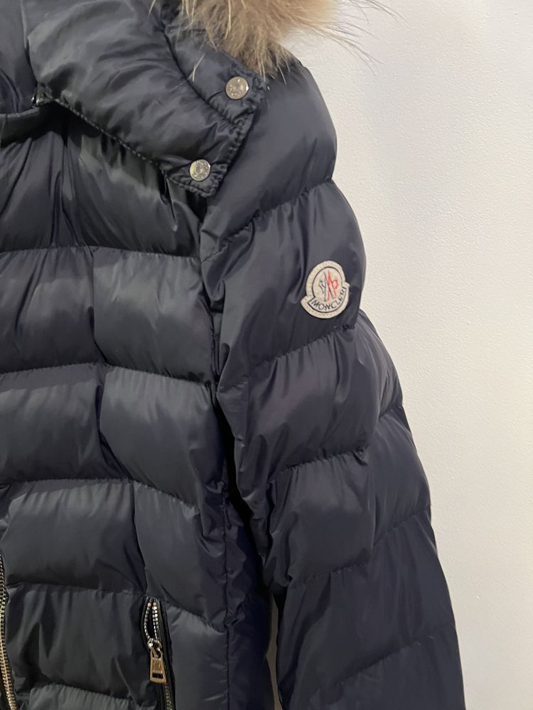 Kurtka granatowa z napisem Moncler