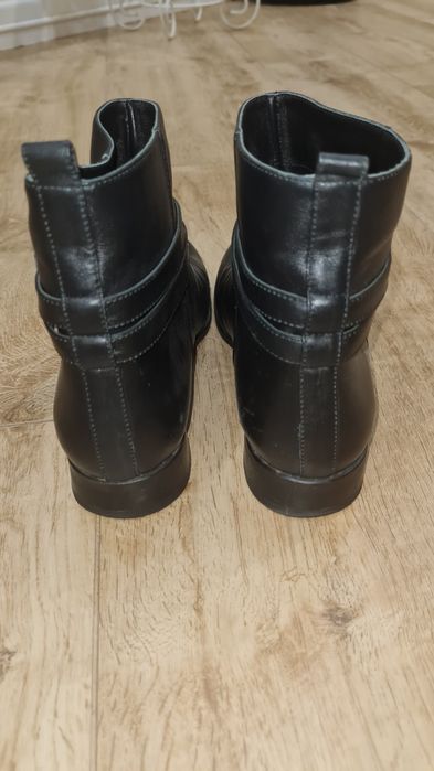 Кожанные почти новые ботинки