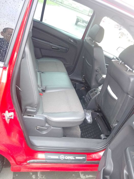 Машина Опель зефіра б