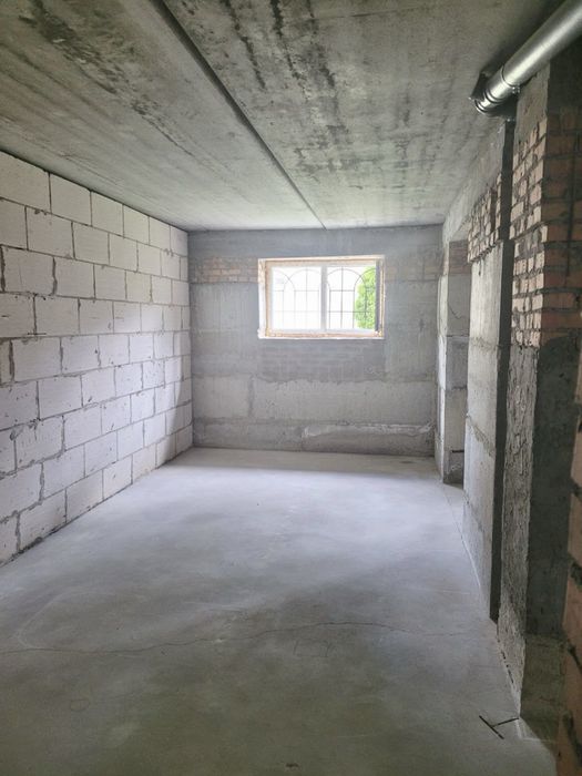 Продаж приміщення в Парковій Оселі