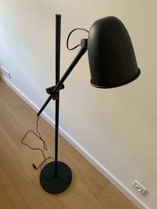 Lampa podłogowa czarna