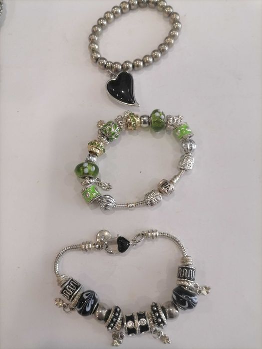 Lote de Bijuteria - 12 Pulseiras Artesanais?