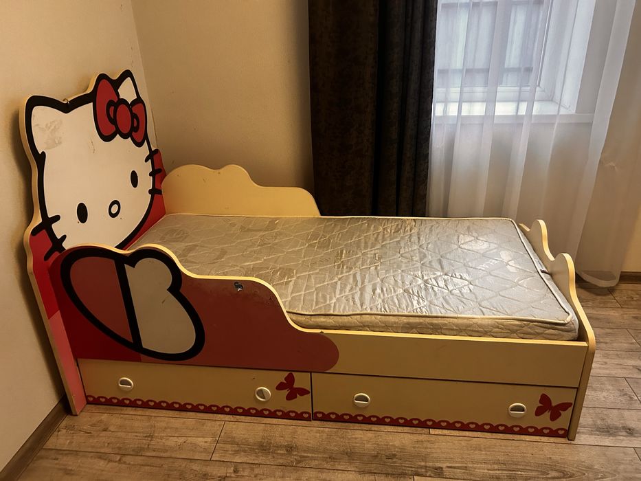 Дитяче ліжко з матрацом