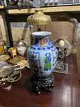 Jarra em Porcelana Chinesa séc XIX Base madeira 25 cm