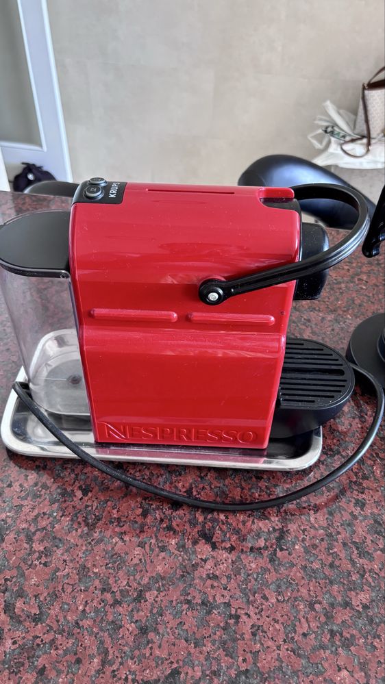 Máquina de Café Krups Nespresso Vermelho