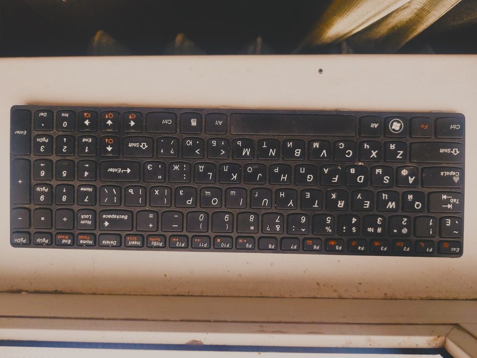 Клавіатура Lenovo B590, справна