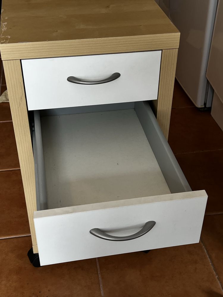Movel de gavetas com rodas