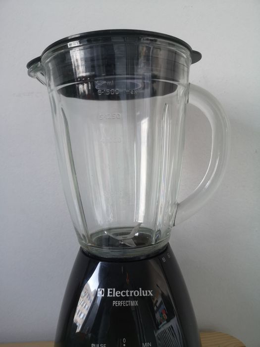 Blender kielichowy Electrolux Perfect Mix czarny
