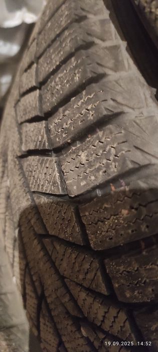 Зимові шини 225/55/16