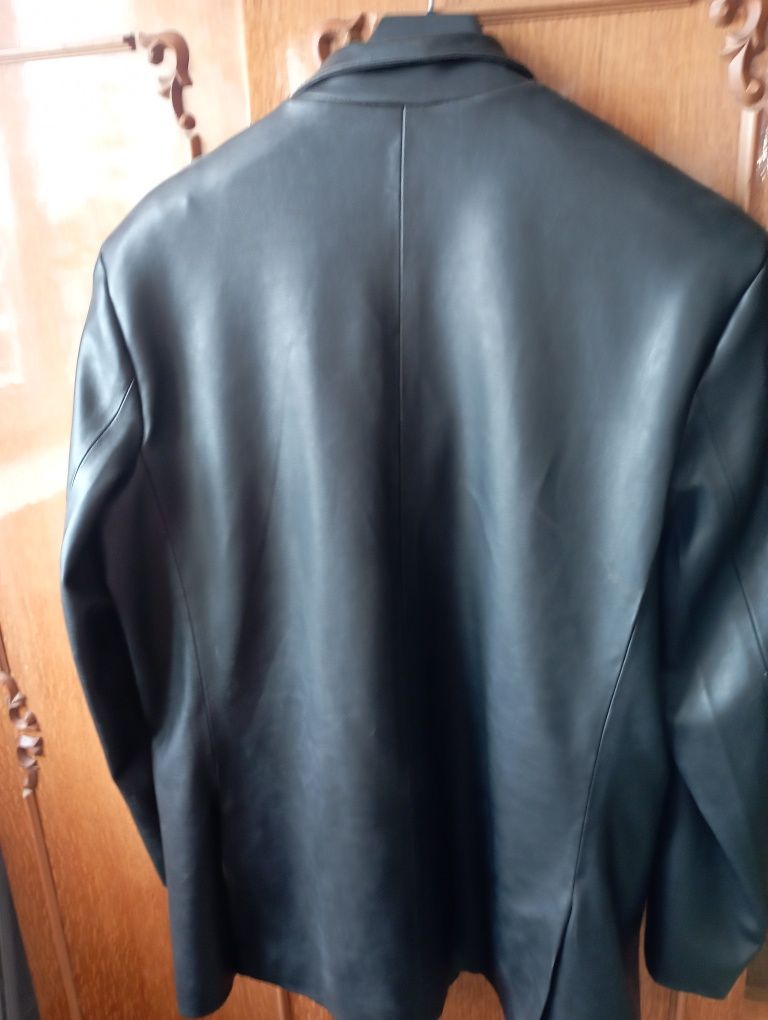 Продам курткуіз штучної шкіри,розмір XXXL