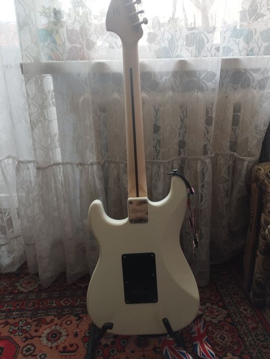 Терміновий продаж Електрогітару squier by fender affinity series strat