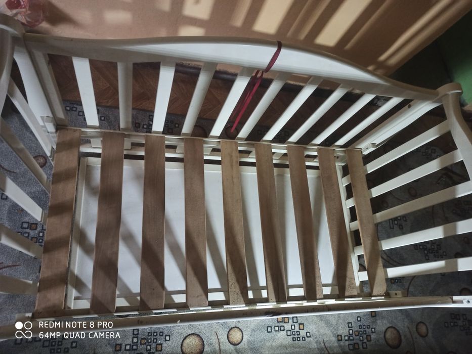 Продам кроватку 4 уровневую, с ящиками для белья, одежды. Цена 1500гр.