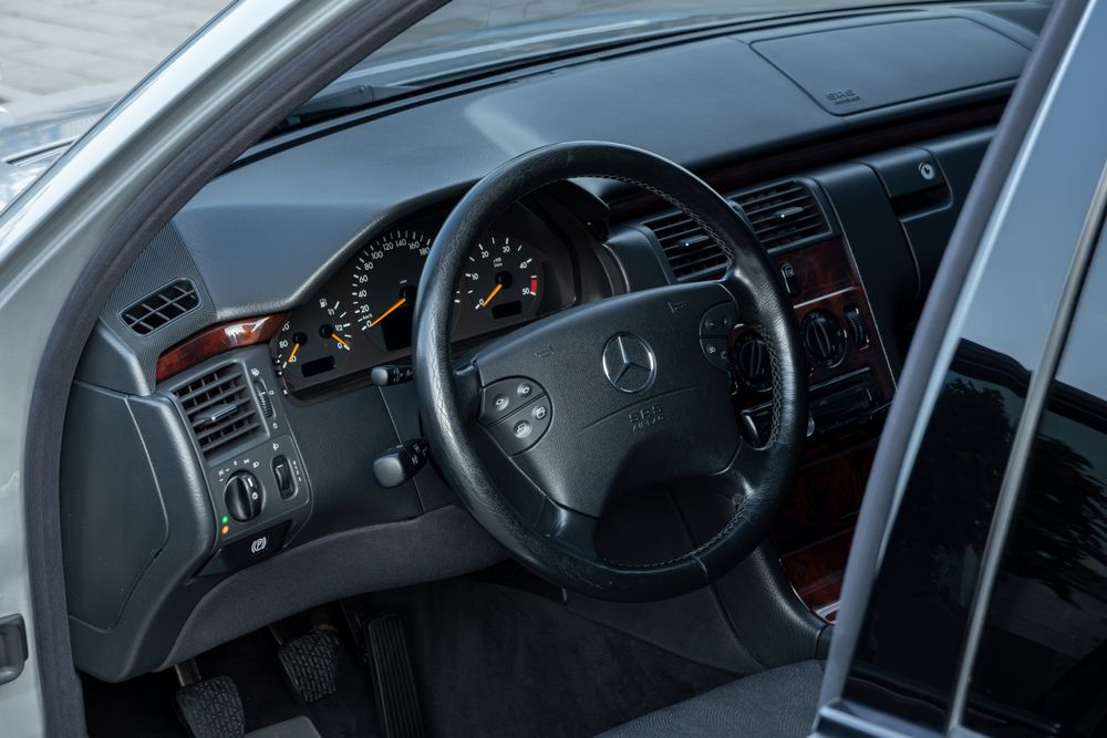 Mercede-Benz E-class W210 2.7CDI Очкарік