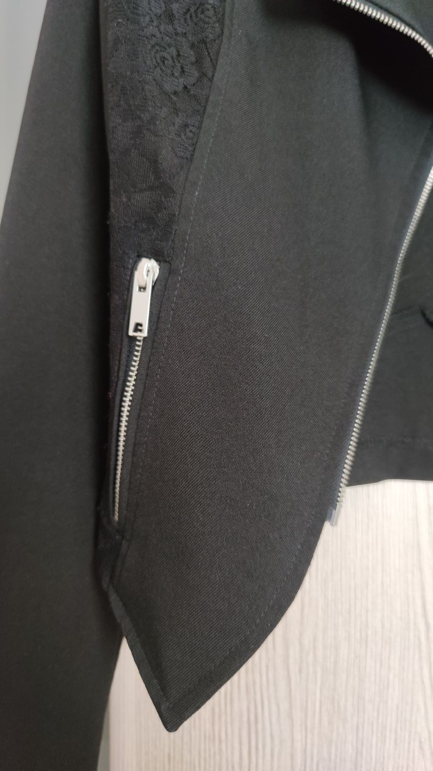 Женский укороченный пиджак-косуха размер XS
