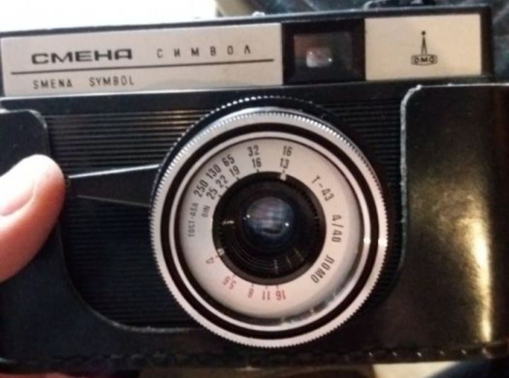 Stary aparat fotograficzny z lampą