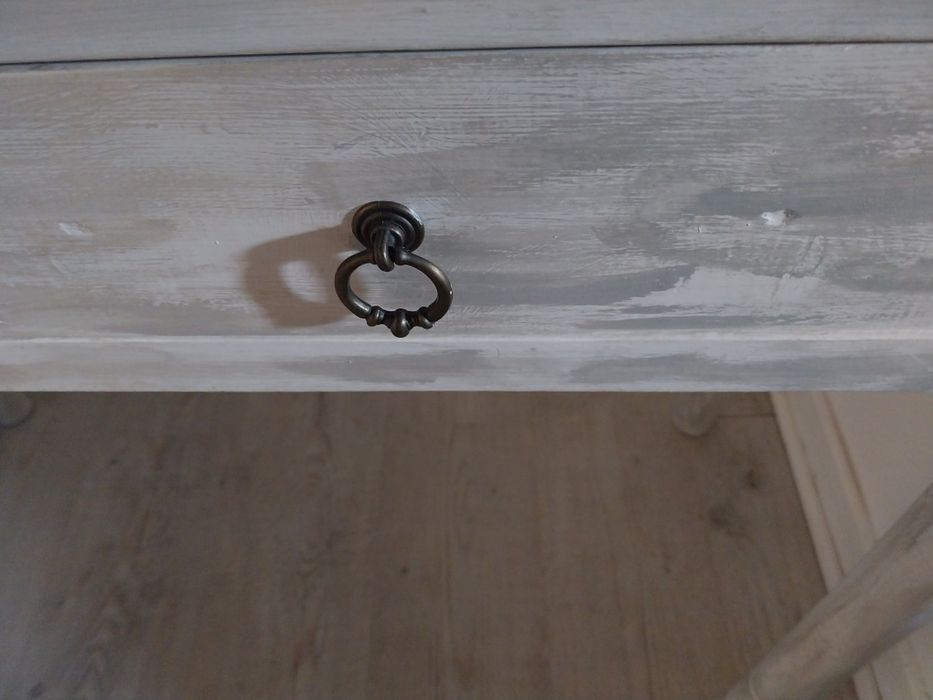 Movel com 2 gavetas, pintado de branco e encerado com cinzento