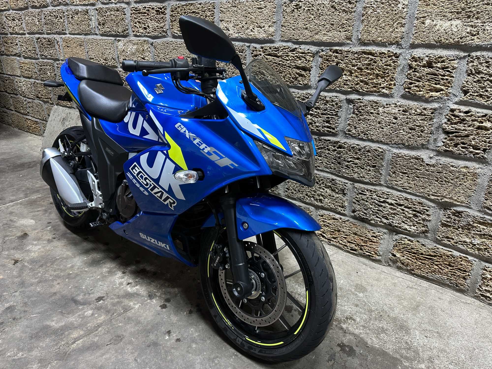 Suzuki GIXXER250SF Джіксер