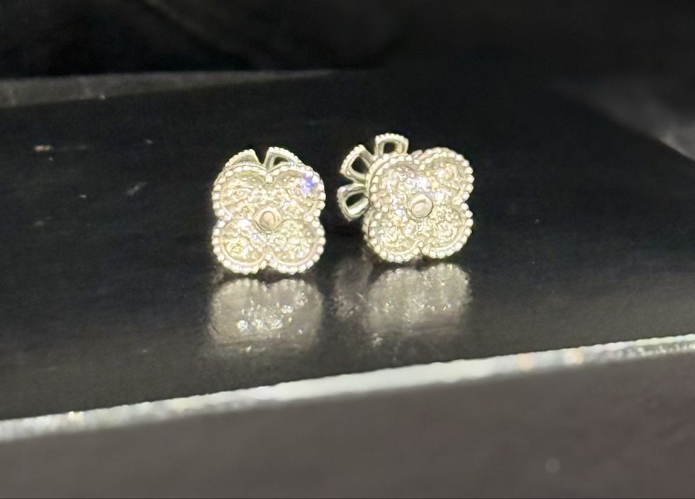 Продам сережки в білому золоті с дімантами  у стилі Van Cleef