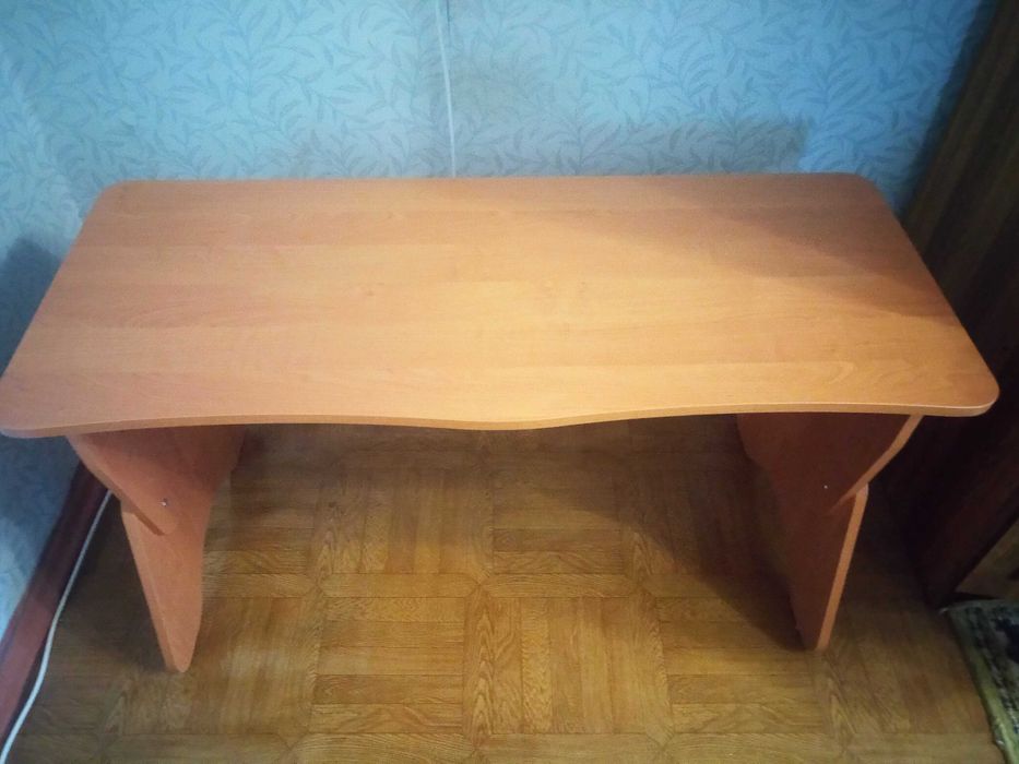 Парта детская с регулировкой высоты + 2стульчика