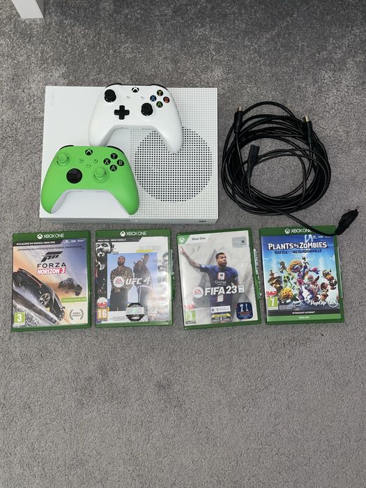 Xbox One S 1TB + 2 pady i gry