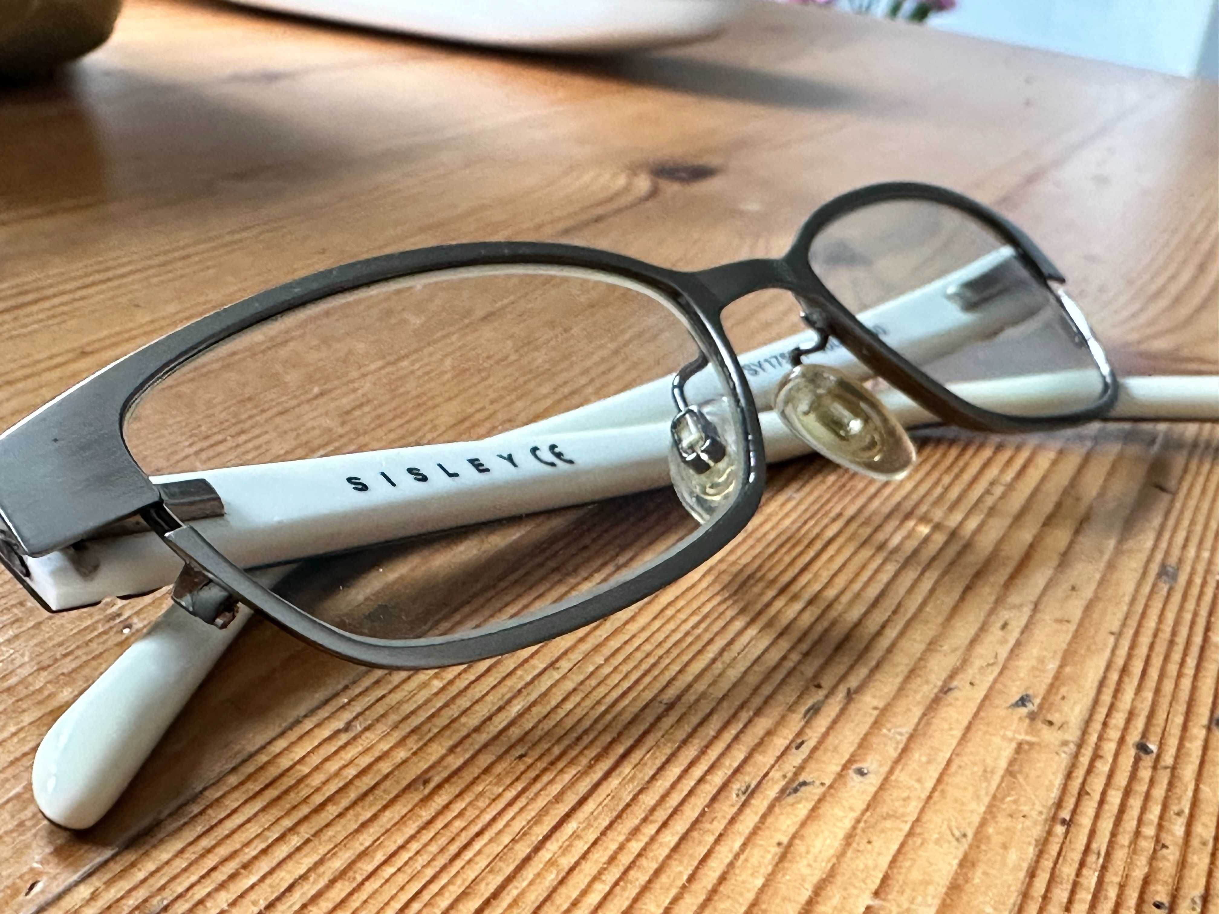 Okulary korekcyjne do czytania marki SISLEY, szkła + 0,75