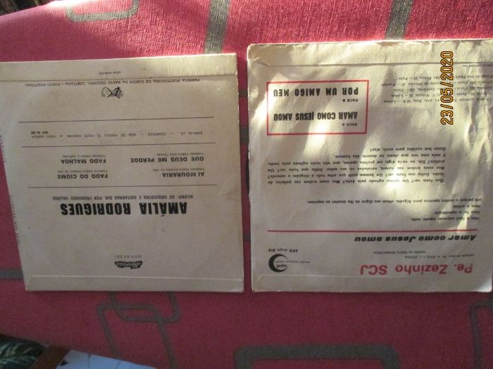 2 singles vinil - Amália Rodrigues e Pe. Zezinho