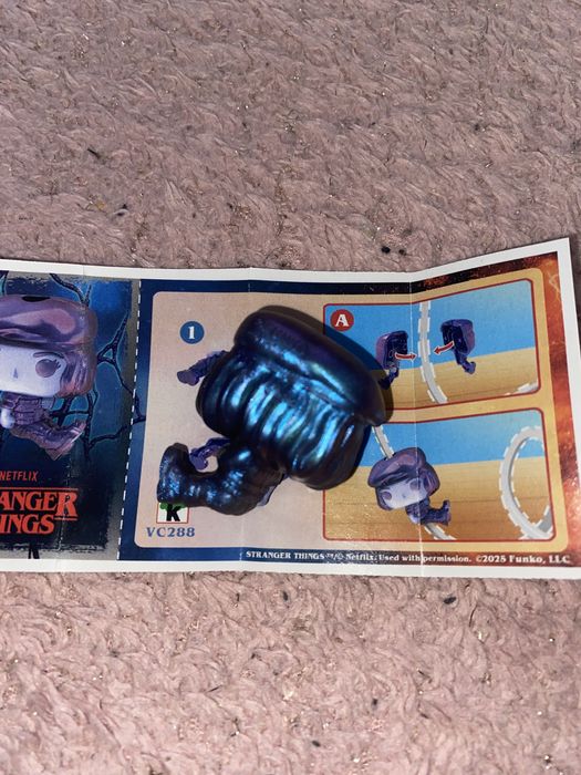 Robin stranger things kinder joy