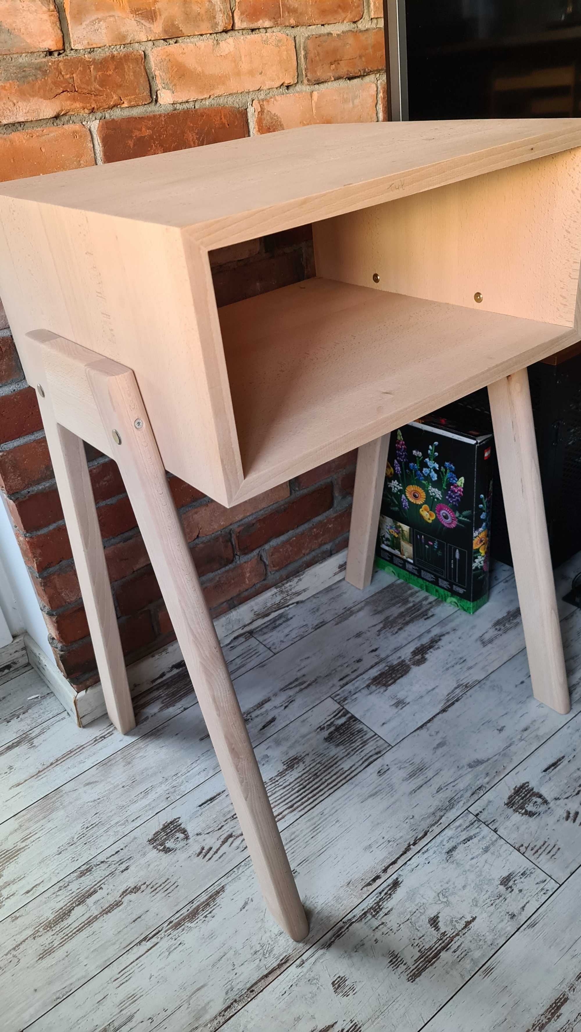 Stolik drewniany pod audio