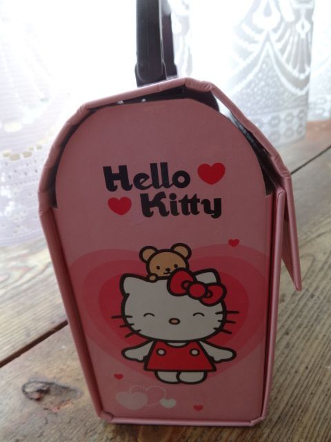 Hello Kitty kuferek kartonowy z rączką