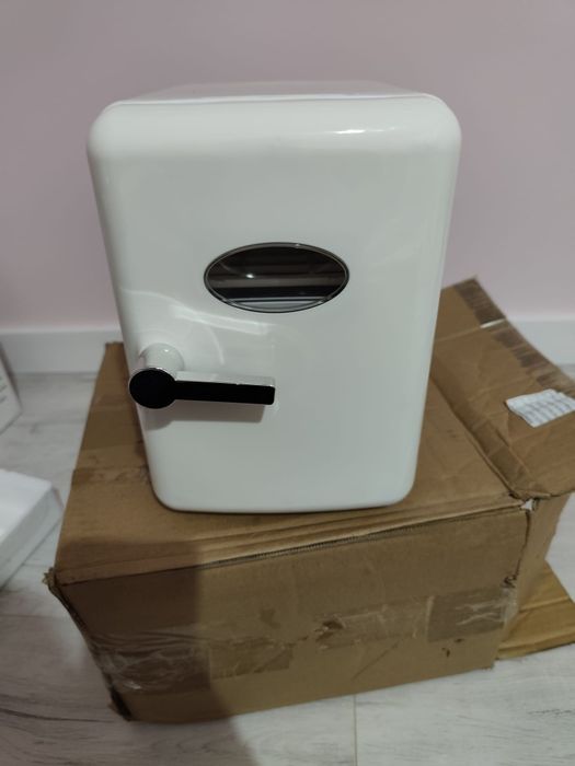 Mini lodówka turystyczna 4 l