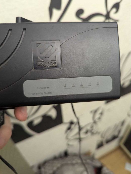 Комутатор (свіч) на 5 портів (для Інтернету)