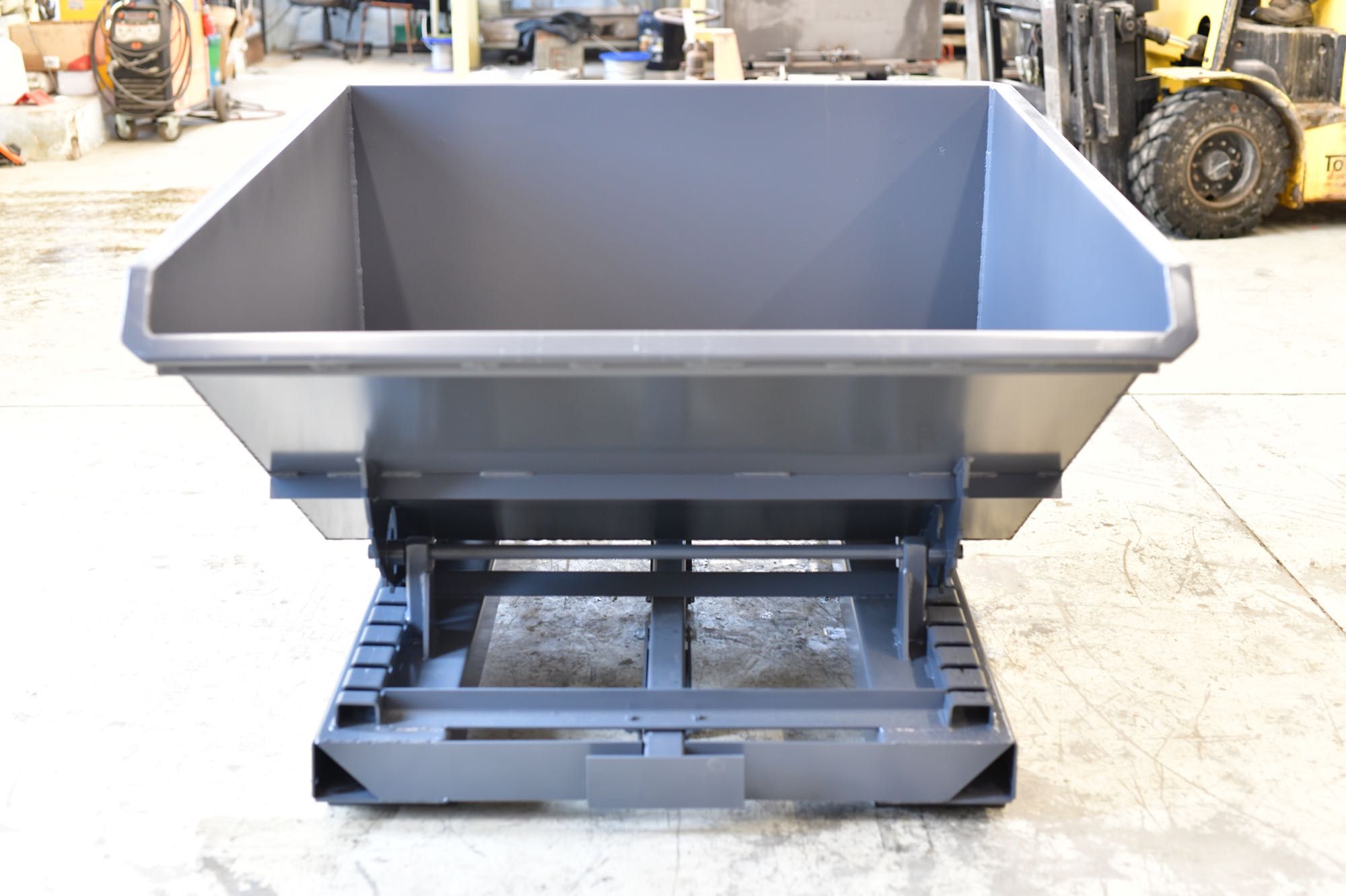 Kontener / Koleba / Kontener samowyładowczy / Kontener metalowy 900L