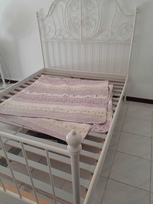 Vendo cama + estrado e colchão da Ikea