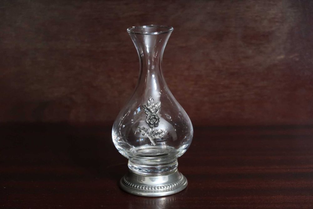 Frasco com aplicações em estanho