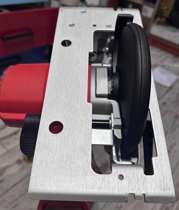 Акумуляторна циркулярна пила Milwaukee M18 2630-20 уцінка США