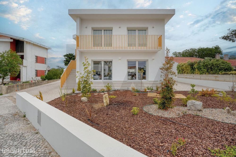 Moradia T4 de 250m2 com 3 suites totalmente renovada I São Pedro de Mo