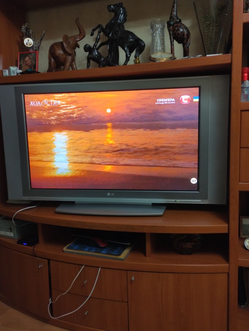 Плазменный телевизор LG 42''