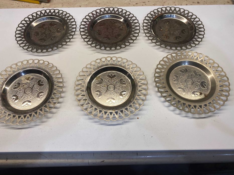 podstawki , podkładki ,talerzyki pod szklanki PRL chrom metal PIĘKNE