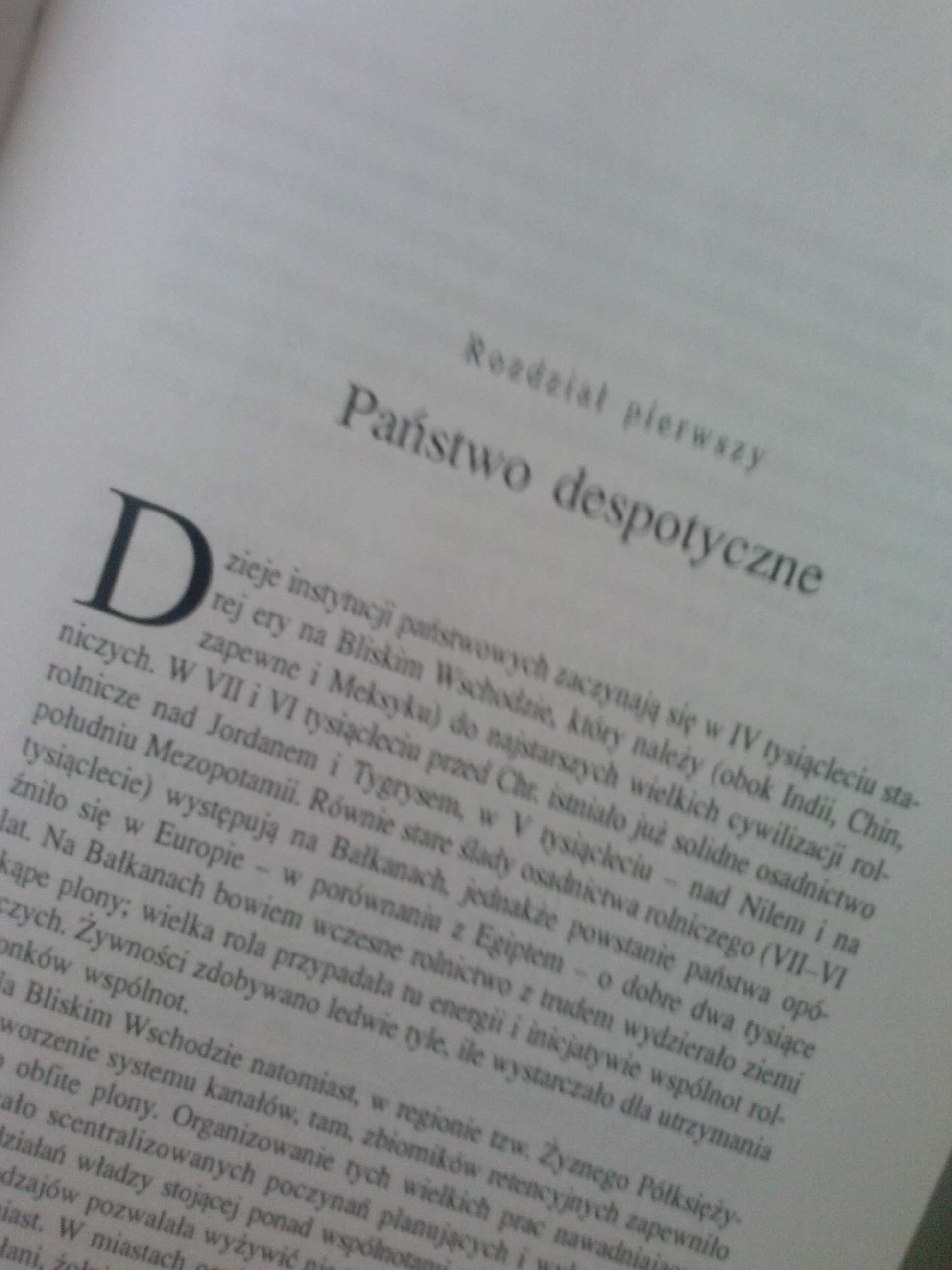 Baszkiewicz Jan  "Powszechna historia ustrojów państwowych"