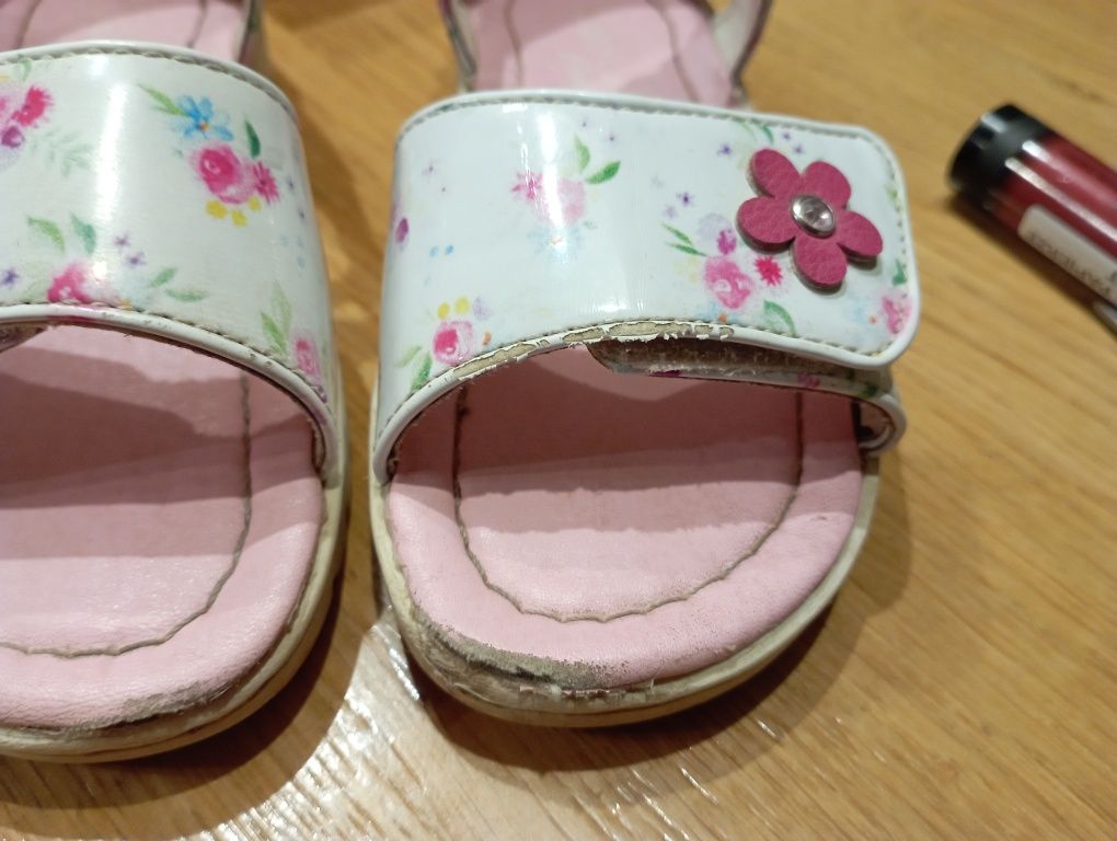 Sandałki dla dziewczynki, roz 25