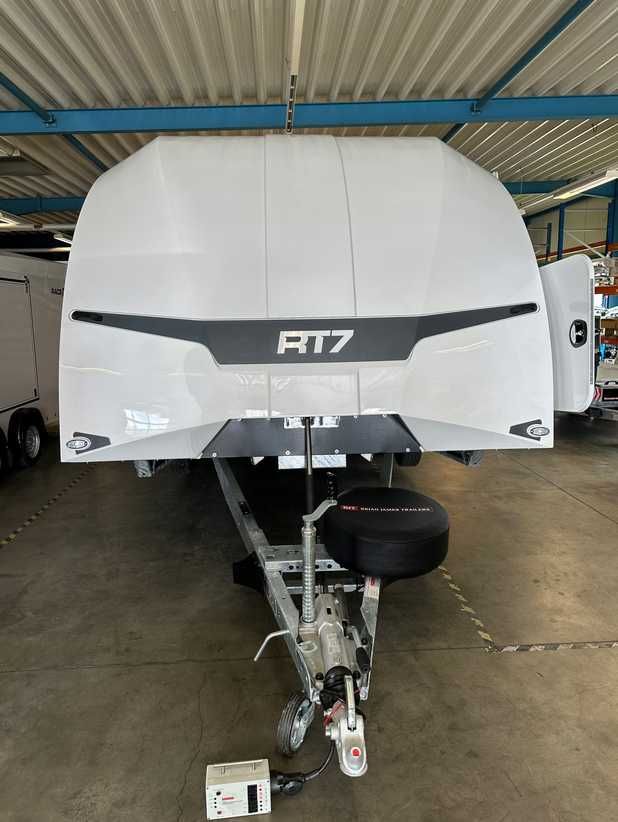 Przyczepa zamknięta 5,5x2,3 Brian James Trailers Race Transporter 7