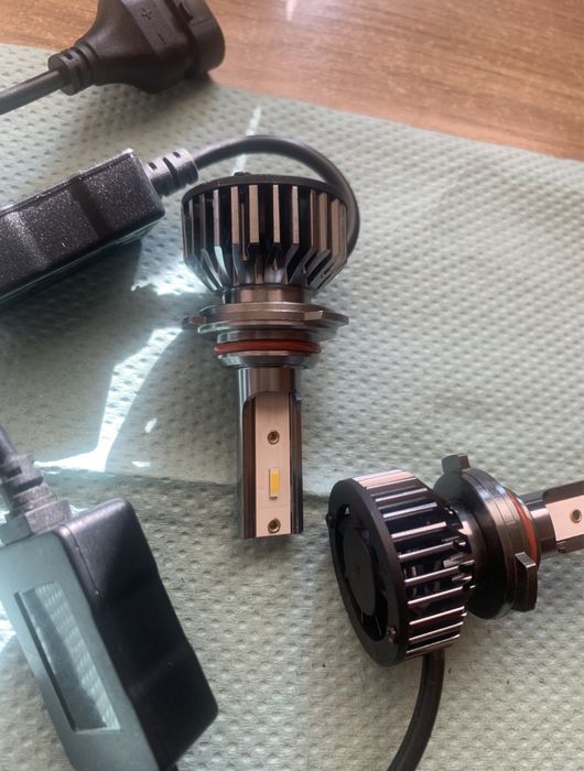 Лампи hb3 колір білий