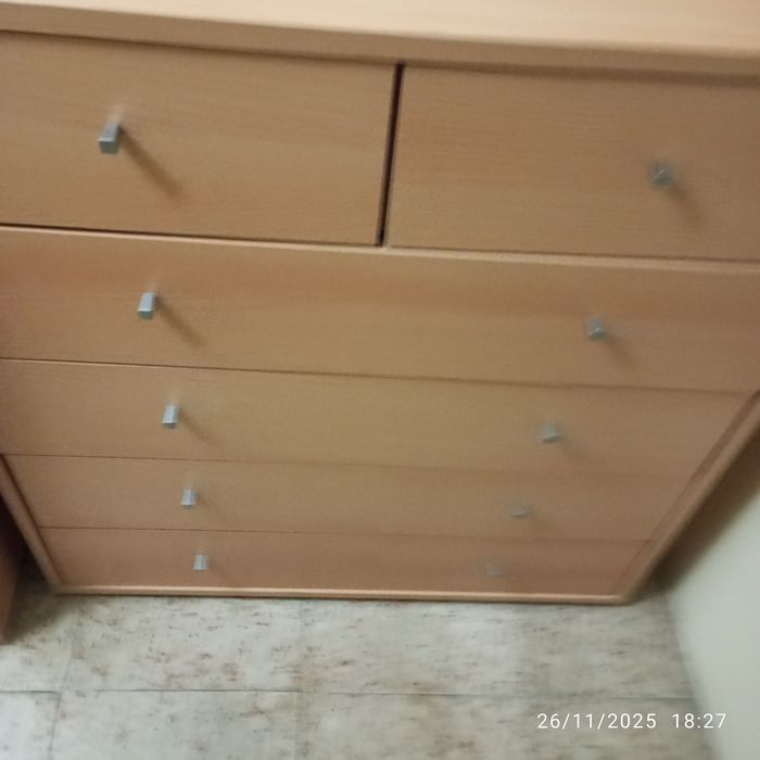 Vendo cómoda e camiseiro