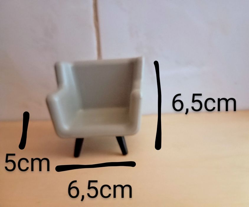 Mobiliário para casa de bonecas ou decoração.