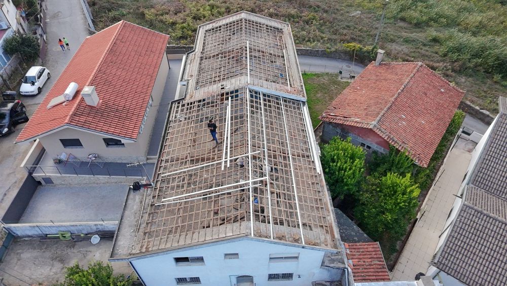 Telhados Performance


- Retirada de Amianto
- ⁠Aplicação de Pai